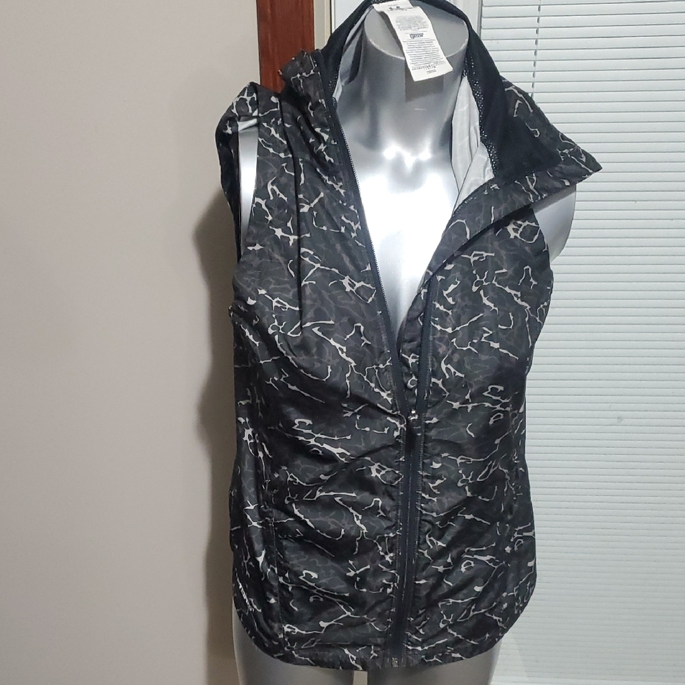 Under Armour Black Patterned Vest - image 1